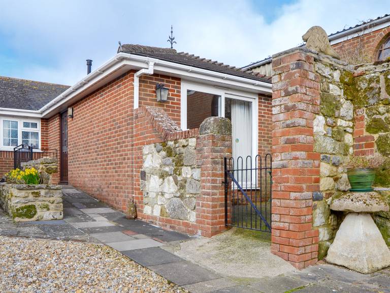 Cottage with yard in Shanklin