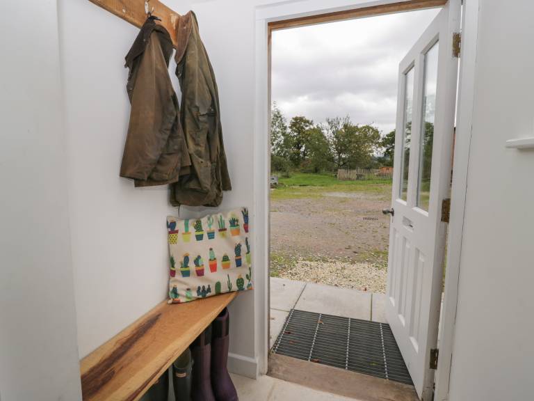 Cottage with garden — photo 3