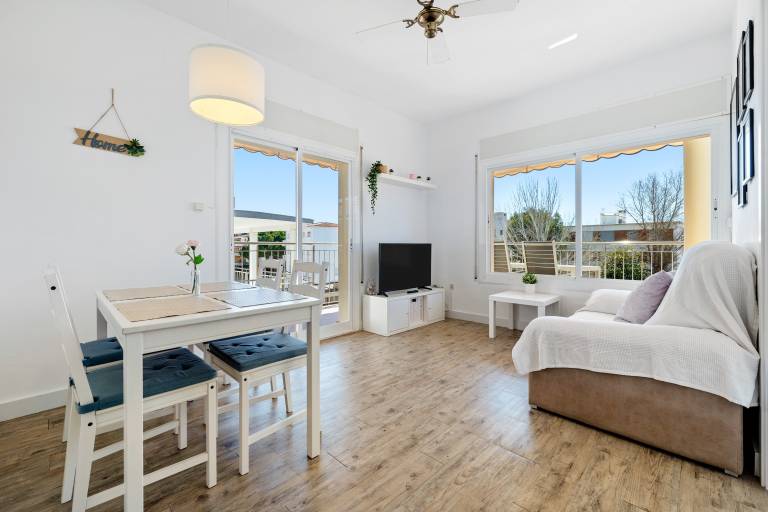 Apartment 'Sweet Apt- Sea Views' with Sea View, Wi-Fi and Air Conditioning in El Vendrell