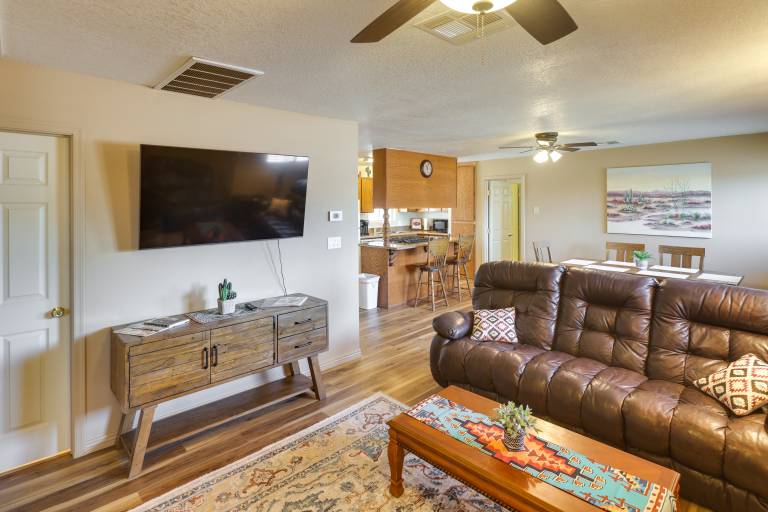 Dog-Friendly Bullhead City Home - Walk to Beach! — photo 5