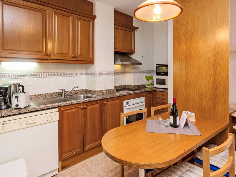 Fully equipped rental apartment with patio | Sea view | Beach nearby | Pets are welcome — photo 3