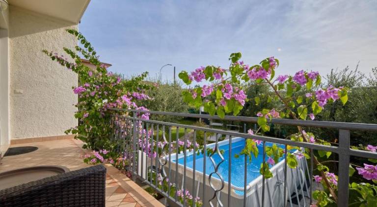 Apartment with pool | Pets allowed in Manerba del Garda
