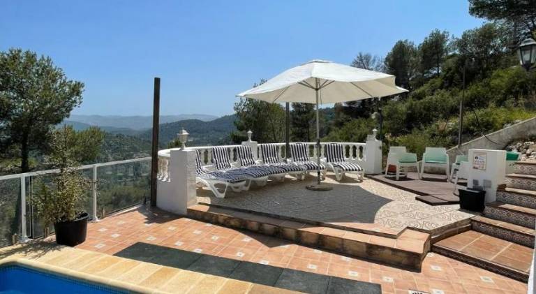 Chalet with private pool, patio & barbecue — photo 3