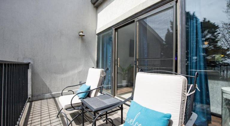 House with hot tub & pool — photo 4