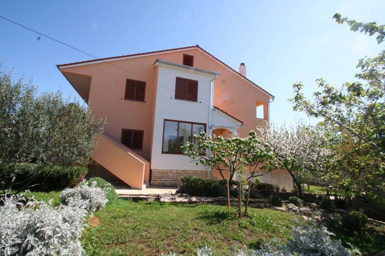 Rental apartment with terrace & barbecue in Biograd na Moru