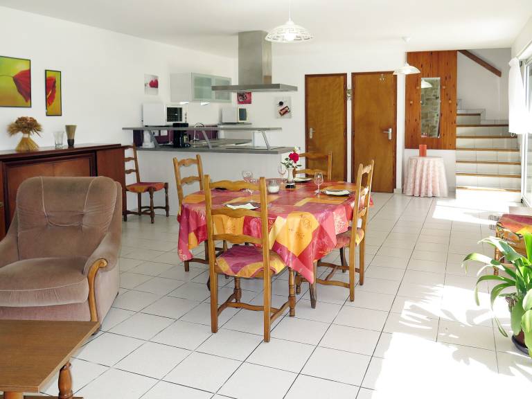Fully equipped charming house with garden, patio & grill | Pets allowed — photo 4
