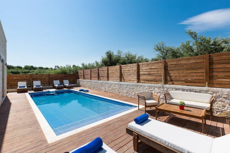 Villa with private pool, garden & grill — photo 2