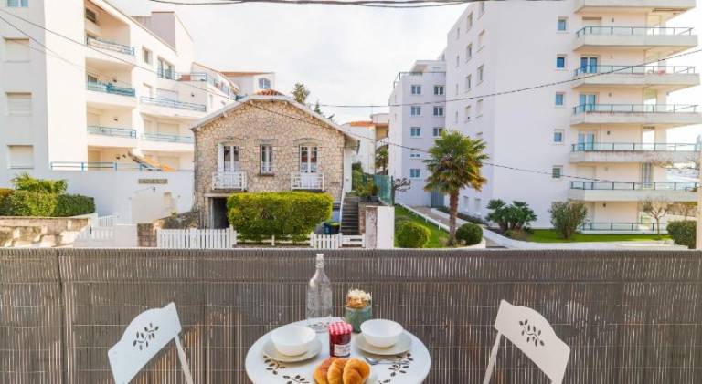 Rental apartment with 1 room for 4 persons in Royan