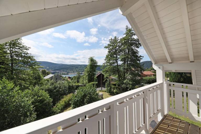 Chalet with Terrace, Private Garden, Balcony and Lake View — photo 2