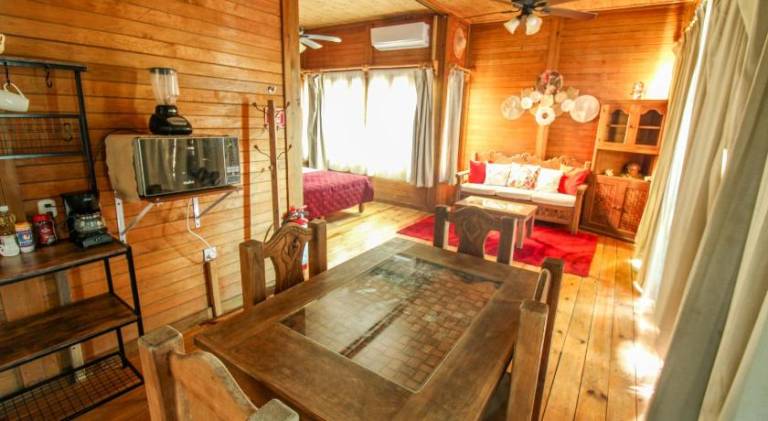 Wonderful villa with yard, grill & pool | Pets allowed — photo 3