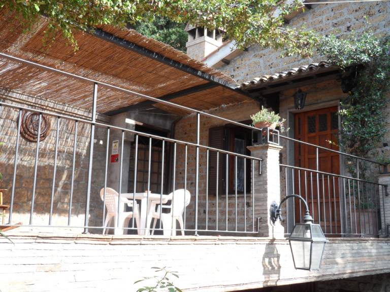 House with patio — photo 4