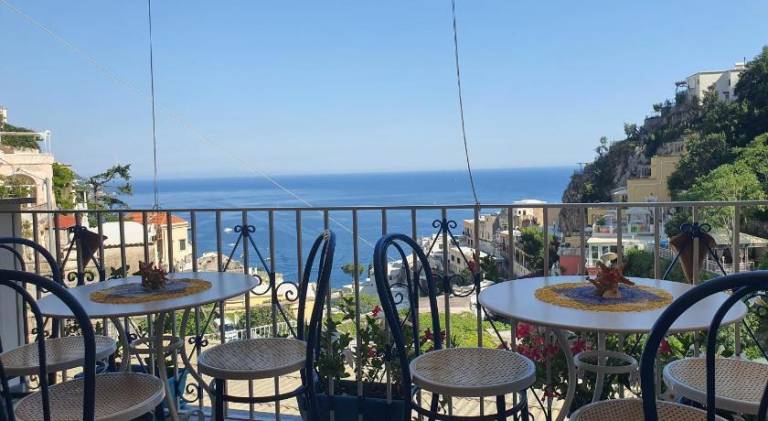 Serviced apartment with patio in Positano