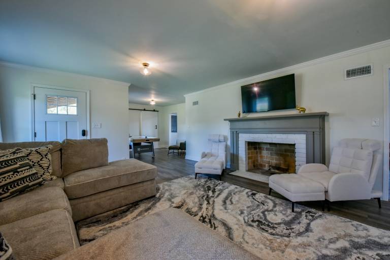 Vacation home with barbecue & yard | City view — photo 5