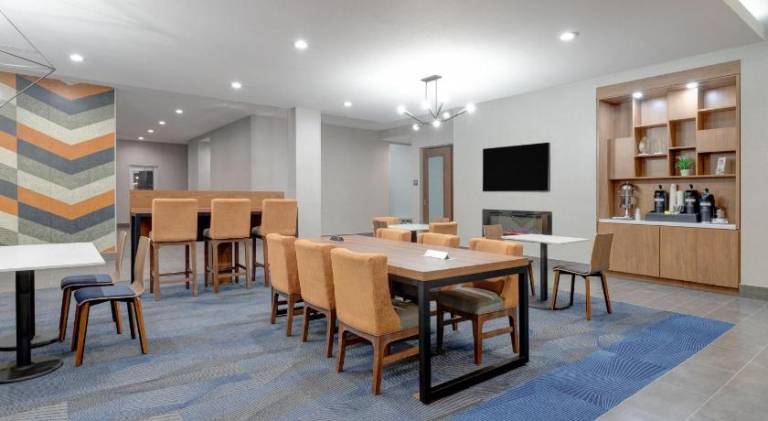 La Quinta Inn & Suites by Wyndham Eagle Pass — photo 5