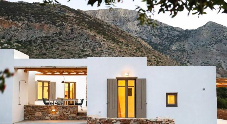 Vacation home with yard & patio in Sifnos