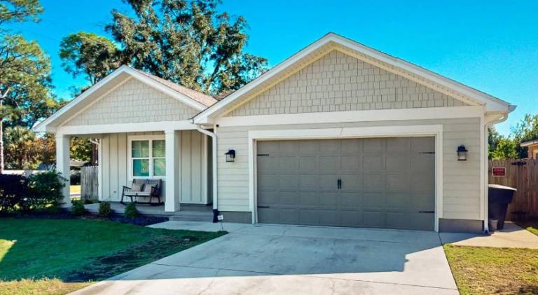 Vacation home with pool in Cordova, AL