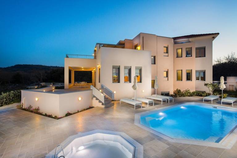 Full Privacy VIlla next to Rethymno city & beach in Rethymno