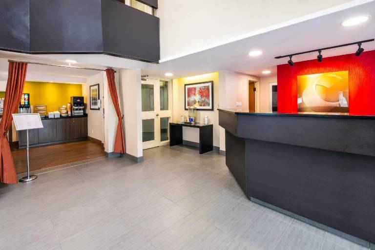 Comfort Inn — photo 2