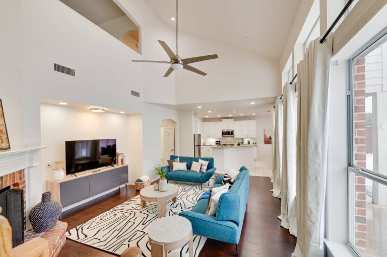 4 Mi to Dtwn Family Home w Games in Frisco