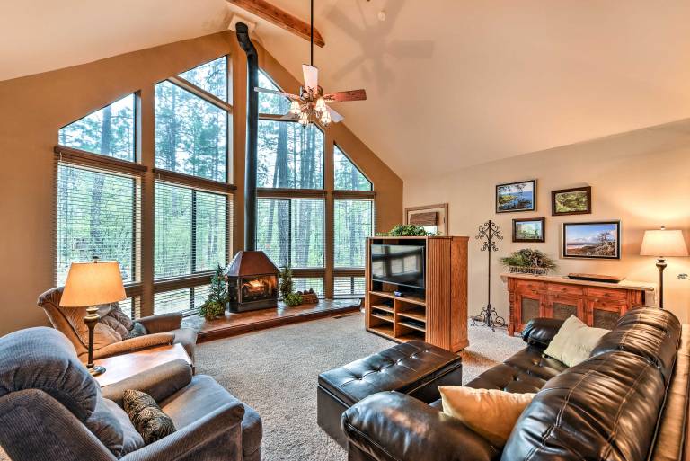 Relax Fireside! Peaceful Forest Haven in Prescott in Prescott, AZ