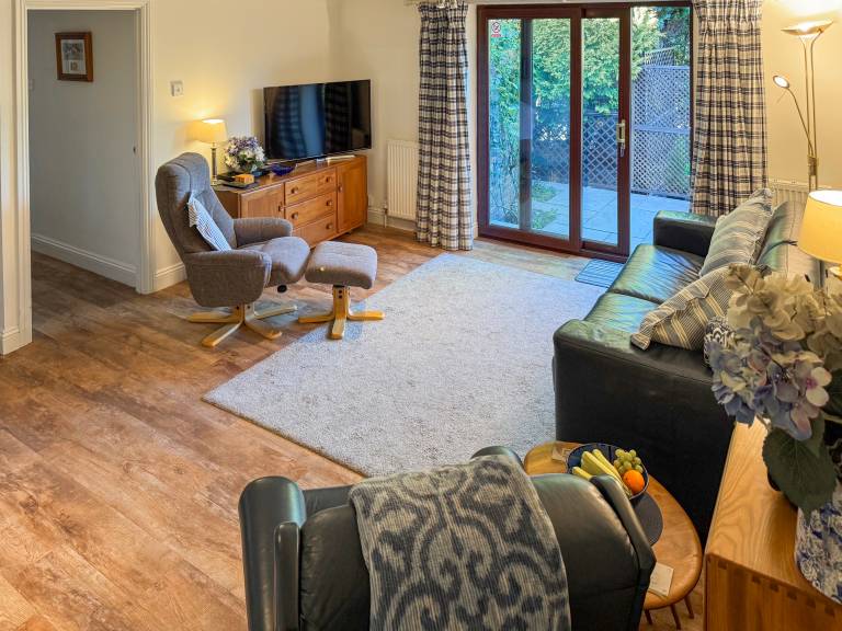 Children-friendly cottage with terrace & yard | River view | Pets are welcome — photo 3
