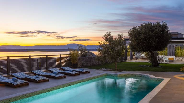 Villa with private pool, patio & barbecue — photo 3