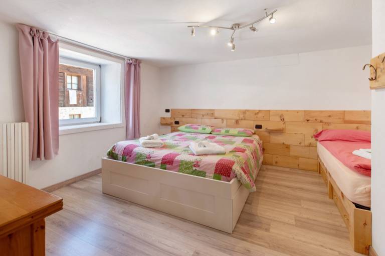 Fully equipped nice rental apartment with fast internet, BBQ & patio | River view | Pets allowed in Livigno