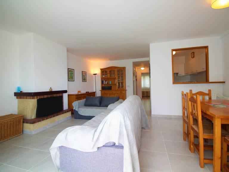Spacious Ground Floor Apartment with Terrace & Garden, 200m from Grifeu Beach — photo 5