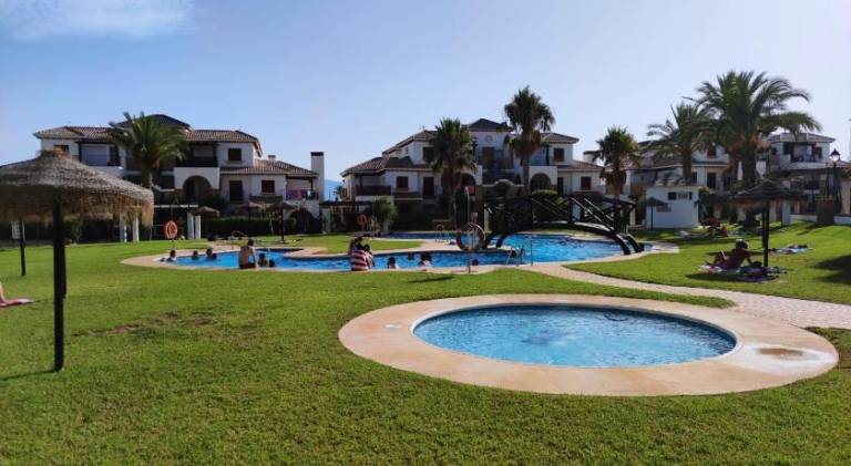 Rental apartment with hot tub & pool in Playas