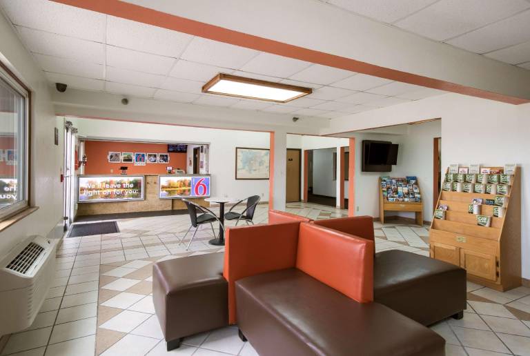 Motel 6 Davenport, IA — photo 3