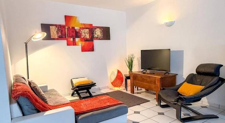 House with 3 rooms for 6 persons in Pontivy
