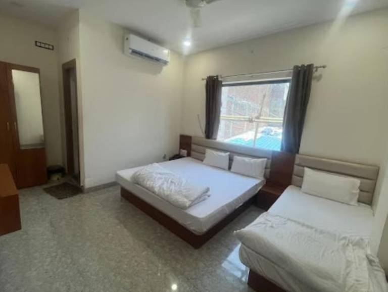 Goroomgo Garima Ujjain in Indore