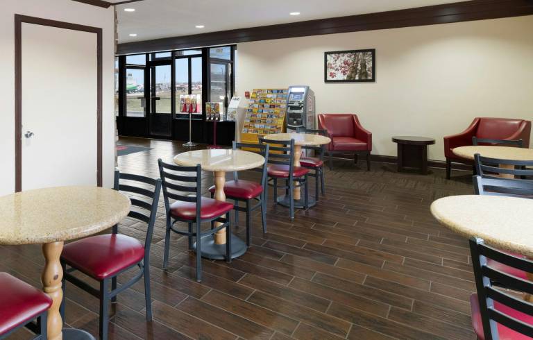 Red Roof Inn Fort Wayne — photo 4