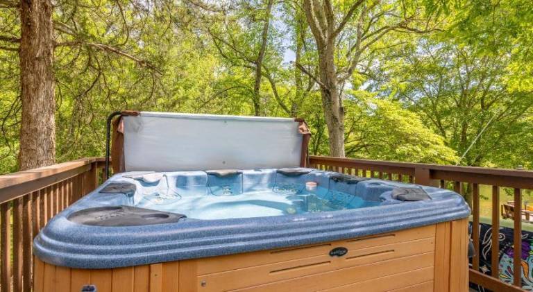 House with jacuzzi — photo 5