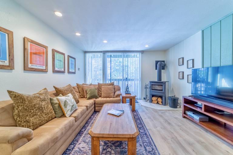 Child-friendly condo with BBQ, sauna & hot tub | Mountain view | Suitable for remote work | Pet-friendly — photo 4
