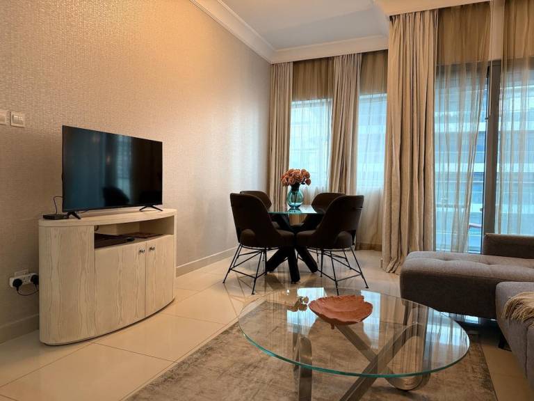Vacation home with garden, patio & private pool | Next to Burj Khalifa | Suitable for remote work in Dubai