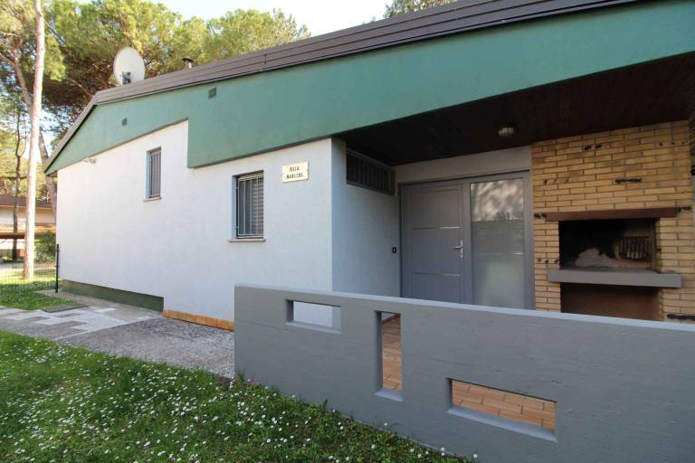 Holiday apartment with yard & terrace in Bibione