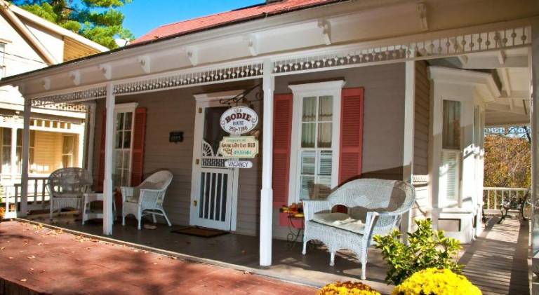 Vacation home | Dogs allowed in Eureka Springs, AR