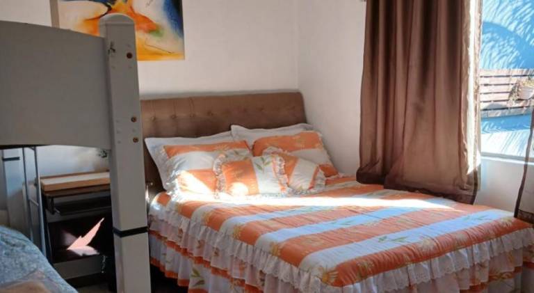 Edicula com um quarto banheiro e piscina e lazer — photo 2
