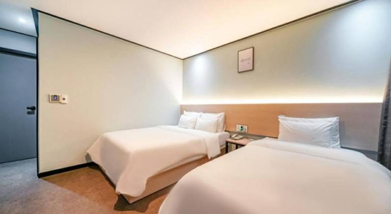 Hotel The May