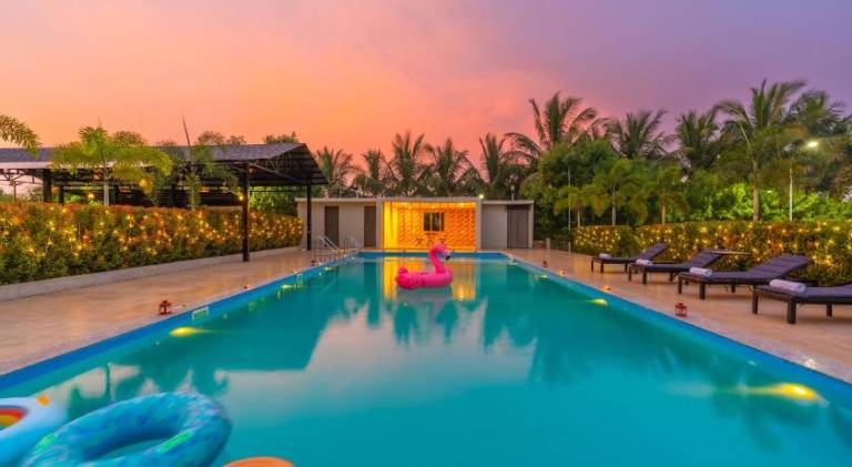 EKOSTAY Luxe - Woodstock Villa I 2 Acre Property I Cricket Turf I Party Friendly — photo 2