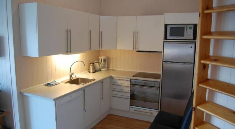 Serviced apartment with terrace & yard — photo 3