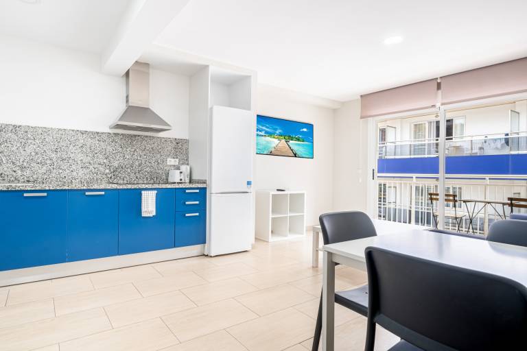 Aparthotel with terrace — photo 2