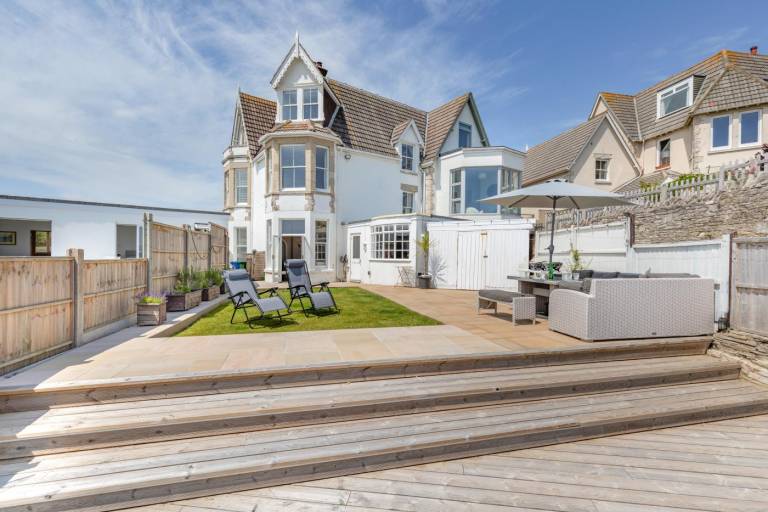 Fully equipped cottage with grill | Water view | Next to the beach | Pets are welcome — photo 3