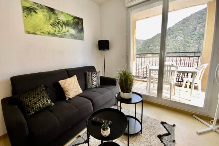 Apartment with pool — photo 2