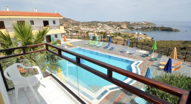 Apartment with pool, yard & patio — photo 4