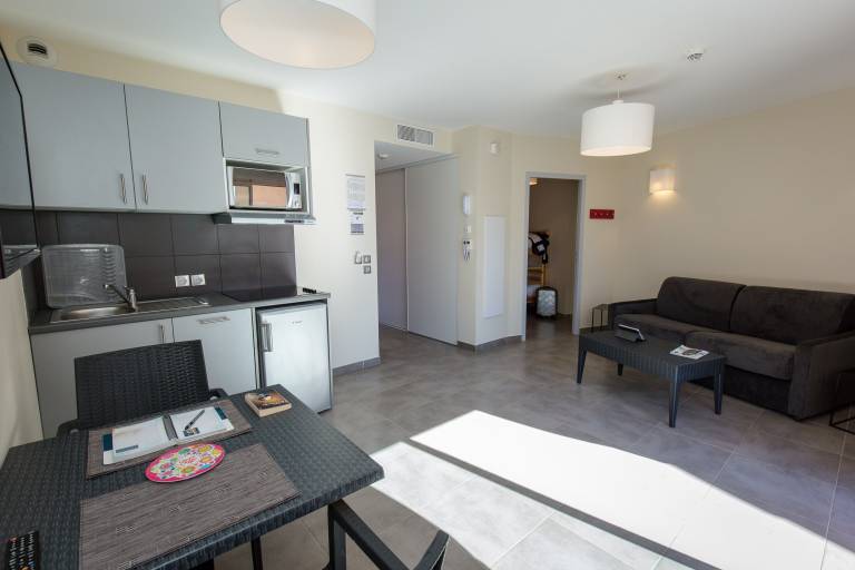 Children-friendly condo with terrace & pool | Close to the beach | Pets allowed — photo 5