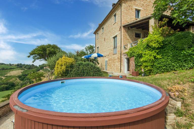 Cottage with patio, garden & BBQ | Nature view in Urbino
