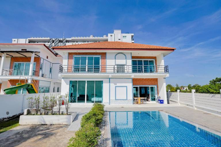 Villa with barbeque, private pool & garden | Water view | Next to the beach | Pet-friendly — photo 3