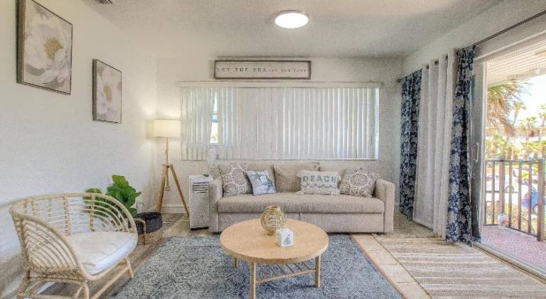 Daytona Shores Inn and Suites — photo 2